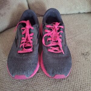 Brooks Athletic Shoes in Gray and Pink